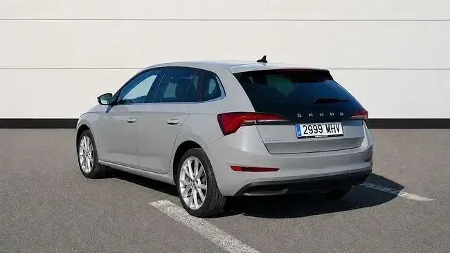 Usado Skoda Scala Style 150 CV (110 kW) 2023 Gris Utilitario