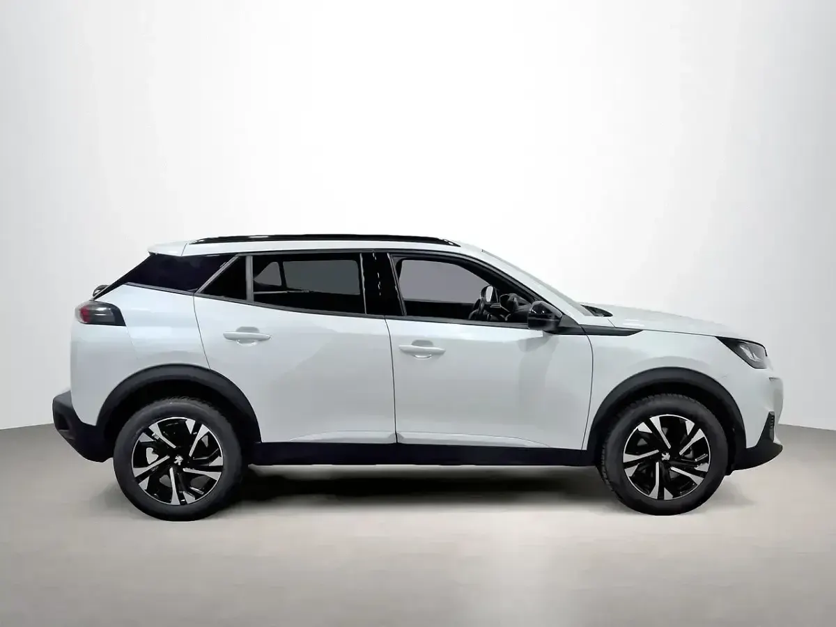 Usado Peugeot 2008 Allure 131 CV (96 kW) 2023 Blanco SUV