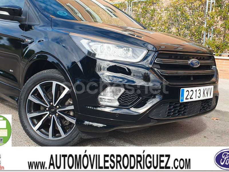 Negro Usado 2019 Ford Kuga ST-Line SUV | 23.500 € - Imagen 1/4