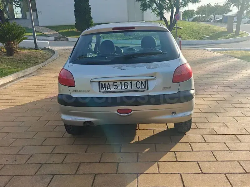 Usado Peugeot 206 70 CV (51 kW) 1998 Gris / plata Utilitario