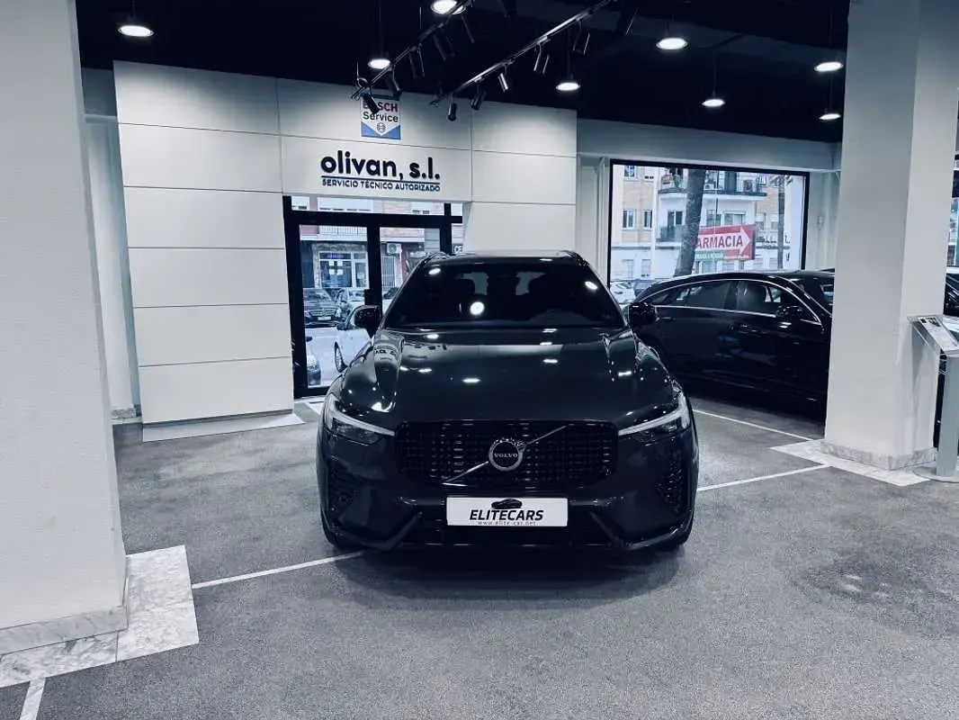 Usado Volvo XC60 R-Design 197 CV (144 kW) 2022 Gris SUV
