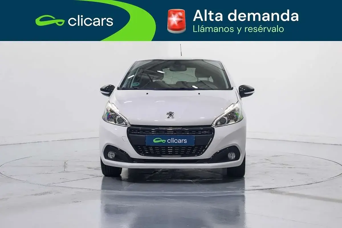 Usado Peugeot 208 GT-line 102 CV (75 kW) 2019 Blanco Utilitario