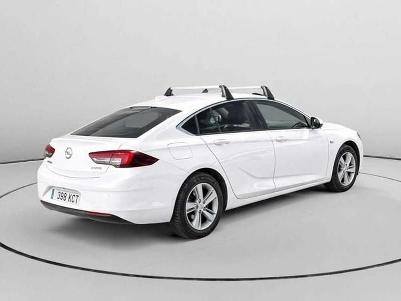 Usado Opel Insignia Selective 140 CV (102 kW) 2017 Blanco Berlina