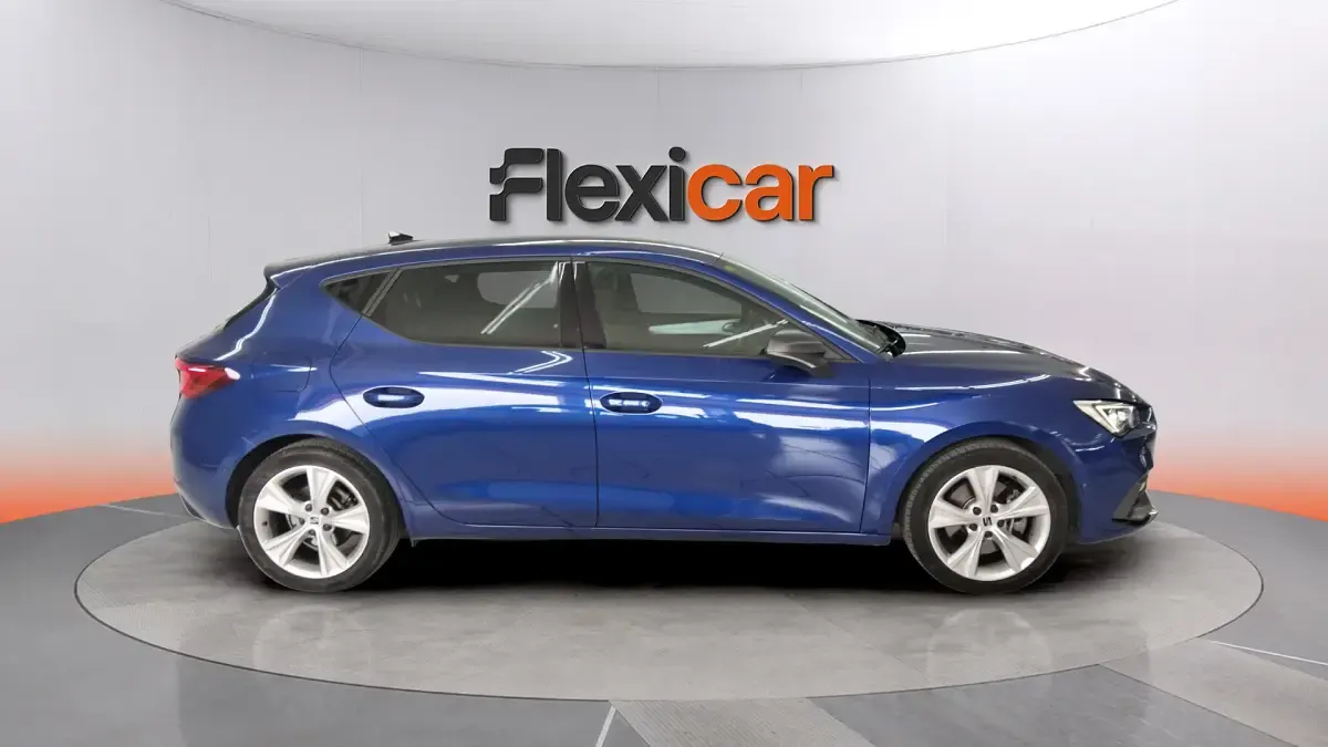Usado Seat Leon FR 150 CV (110 kW) 2020 Azul Berlina