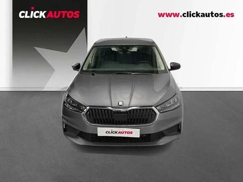 Usado Skoda Fabia Essence 80 CV (58 kW) 2025 Gris / plata Utilitario