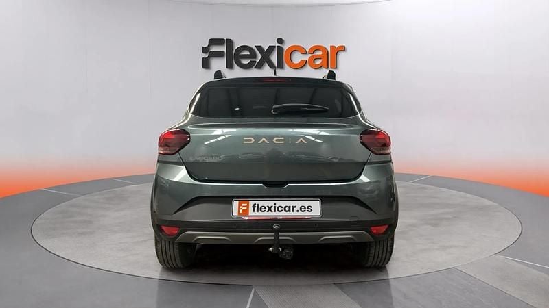 Usado Dacia Sandero Expression 101 HP (74 kW) 2023 Verde Sedan