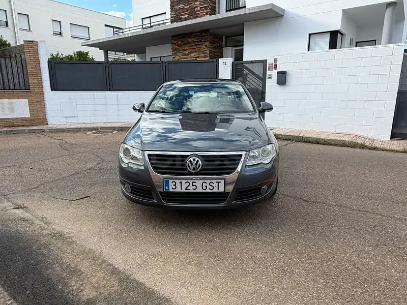 Usado VW Passat Edition 110 CV (80 kW) 2010 Gris / plata Berlina