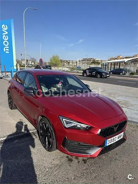 Usado Cupra Leon 190 CV (139 kW) 2023 Rojo Familiar