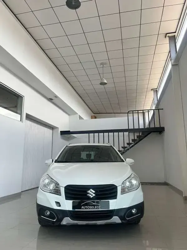 Usado Suzuki SX4 120 CV (88 kW) 2016 Blanco SUV