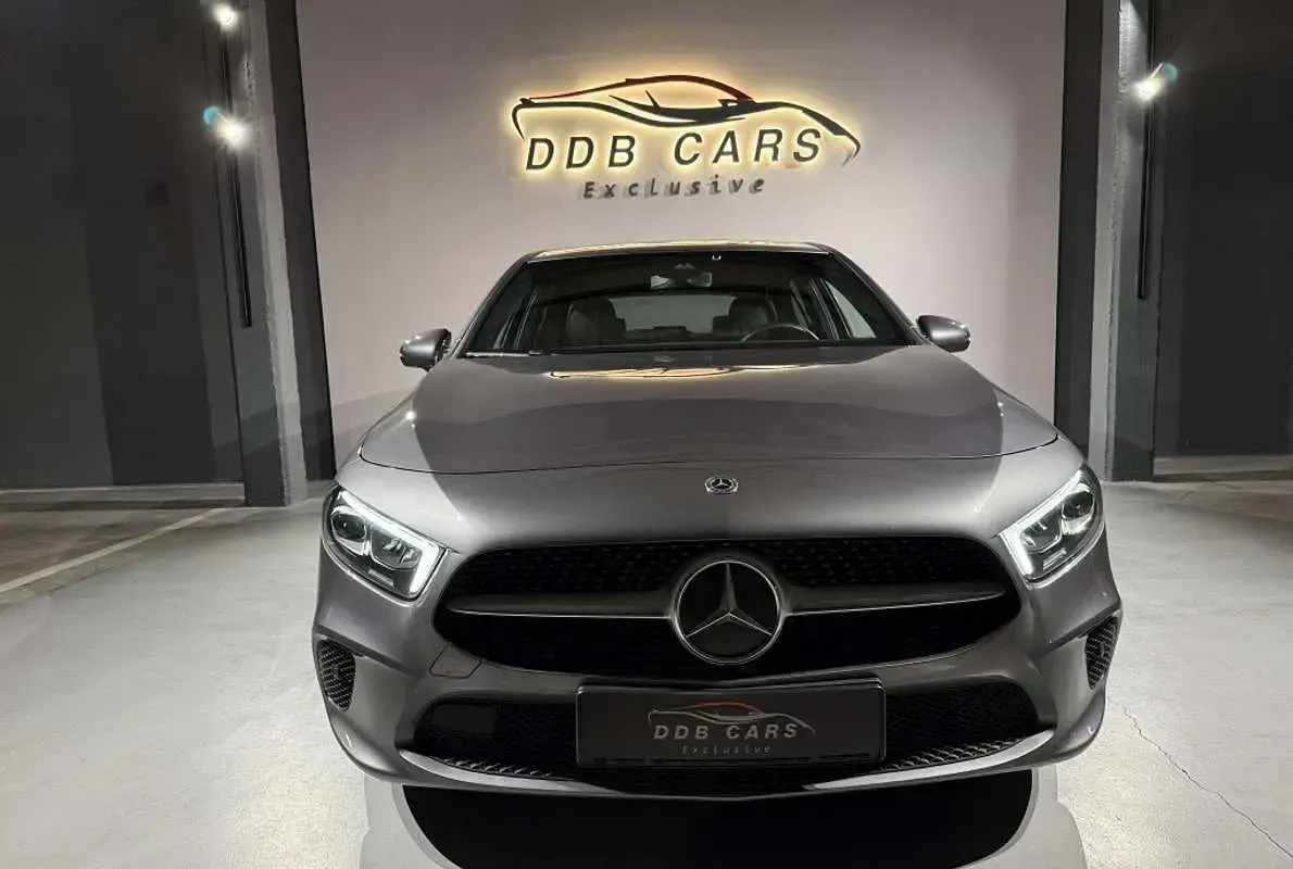 Usado Mercedes A200 Advanced 150 CV (110 kW) 2022 Gris Utilitario