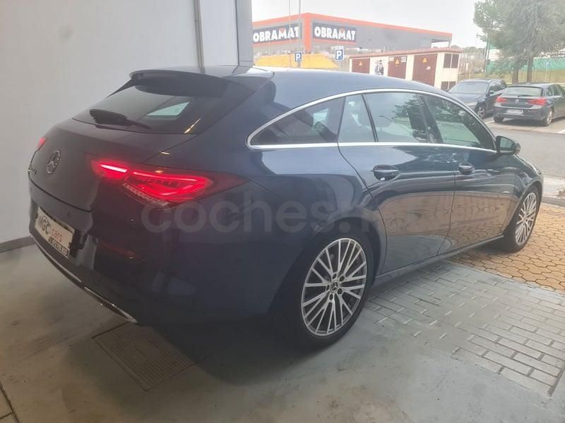 Usado Mercedes CLA220 Shooting Brake 190 CV (139 kW) 2021 Azul Familiar