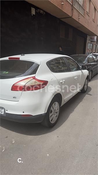 Blanco Usado 2015 Renault Mégane III Business Berlina | 6500 € (Buen precio) - Imagen 1/2