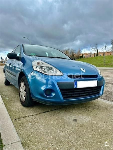 Usado Renault Clio II 75 CV (55 kW) 2010 Azul Berlina