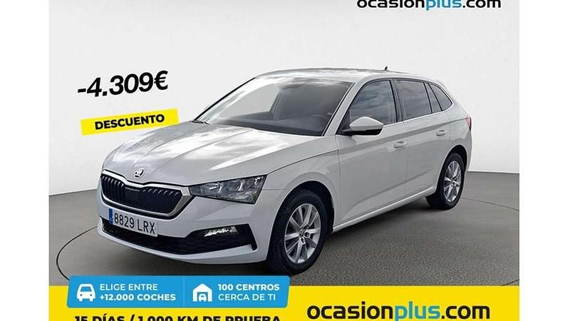 Blanco Usado 2021 Skoda Scala Ambition Utilitario | 15.591 € (Precio justo) - Imagen 1/4