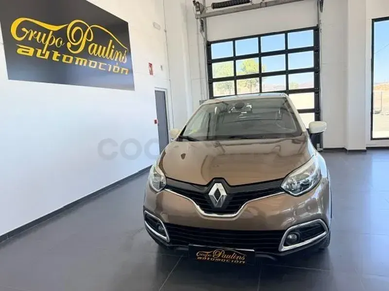 Usado Renault Captur Zen 110 CV (80 kW) 2016 Marrón SUV