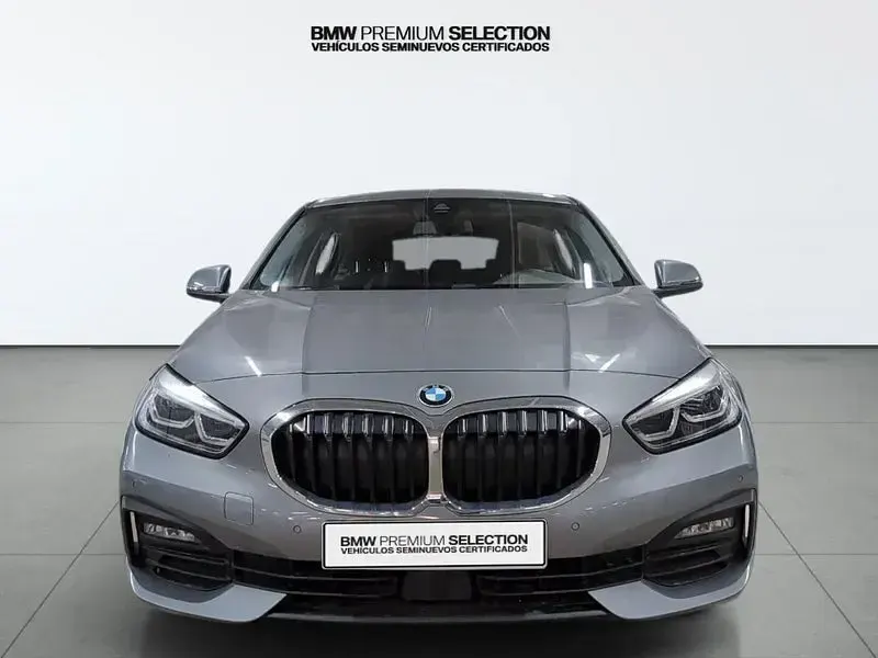 Usado BMW 118 Comfort Edition 136 CV (100 kW) 2024 Gris / plata Berlina