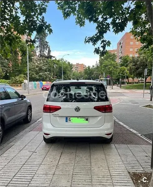 Usado VW Touran Edition 115 CV (84 kW) 2017 Blanco Monovolumen