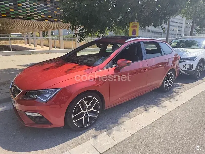 Usado Seat Leon ST FR 150 CV (110 kW) 2018 Rojo Familiar
