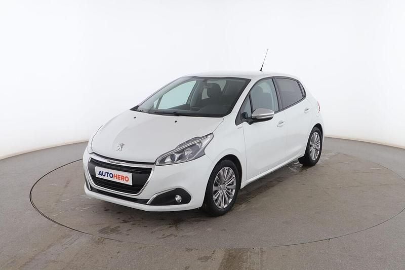 Usado Peugeot 208 Style 82 CV (60 kW) 2018 Blanco Utilitario