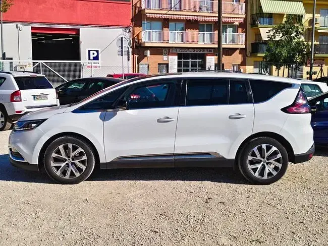 Usado Renault Espace Zen 160 CV (117 kW) 2016 Blanco Monovolumen