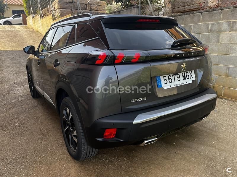 Usado Peugeot 2008 Allure 130 CV (95 kW) 2023 Gris / plata SUV