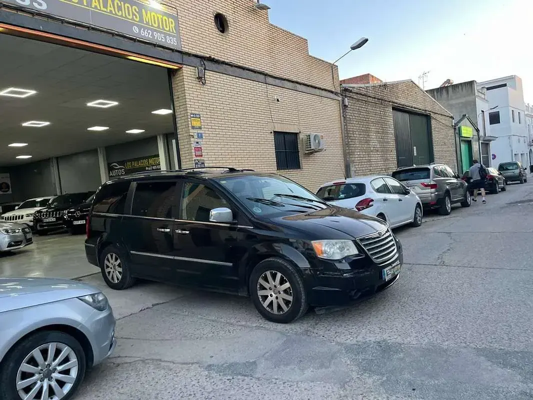Usado Chrysler Voyager Limited 162 CV (119 kW) 2009 Negro Monovolumen