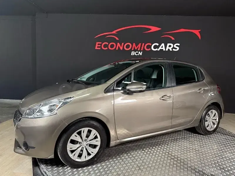 Usado Peugeot 208 Active 92 CV (67 kW) 2012 Beige Utilitario