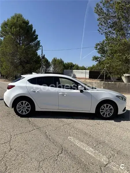 Usado Mazda 3 Luxury 150 CV (110 kW) 2017 Blanco Berlina