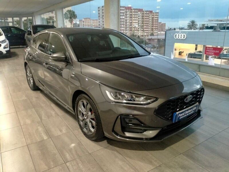 Gris Usado 2024 Ford Focus ST-Line Berlina | 20.995 € (Buen precio) - Imagen 1/4
