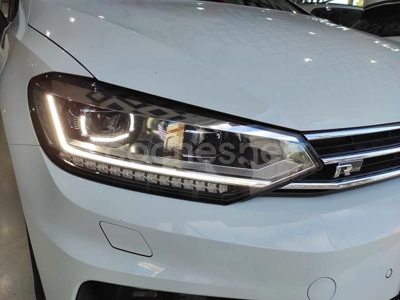 Usado VW Touran Sportline 150 CV (110 kW) 2022 Blanco Monovolumen
