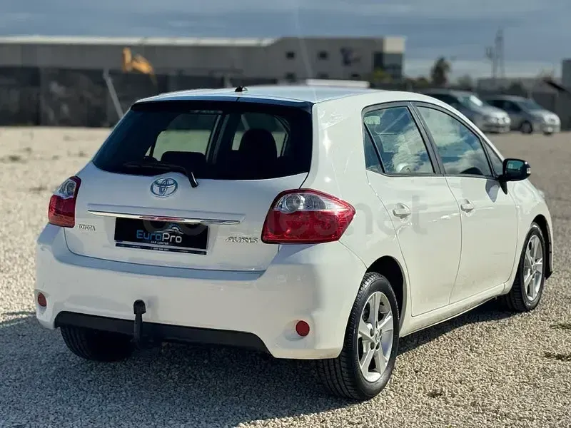 Usado Toyota Auris Active 90 CV (66 kW) 2011 Blanco Utilitario