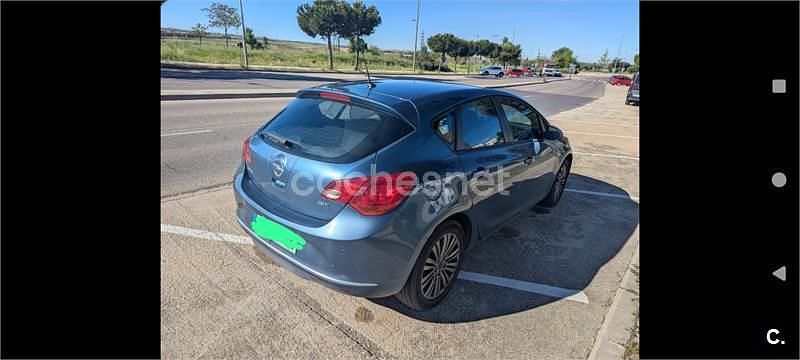Usado Opel Astra Selective 110 HP (80 kW) 2013 Azul Sedan