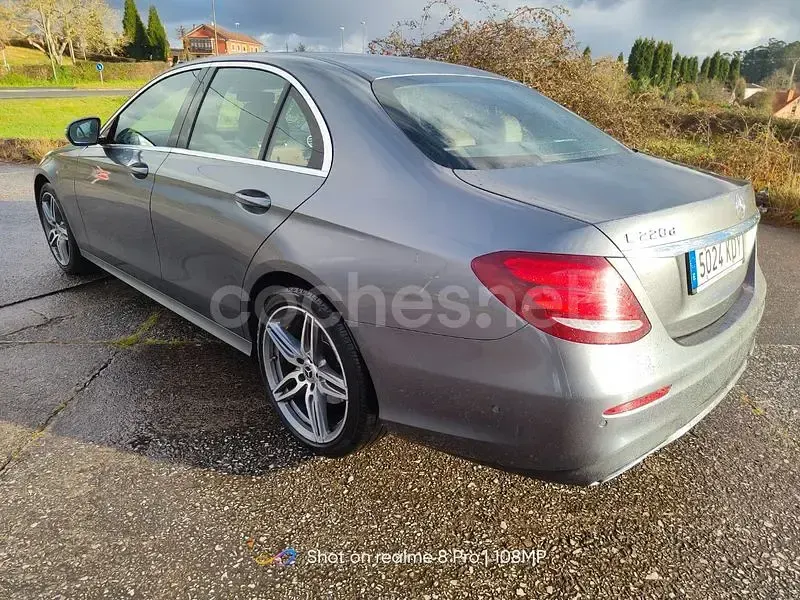 Usado Mercedes E220 194 CV (142 kW) 2017 Violeta / lila Berlina
