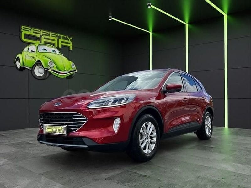 Begagnad Ford Kuga Titanium 150 HK (110 kW) 2022 Röd SUV