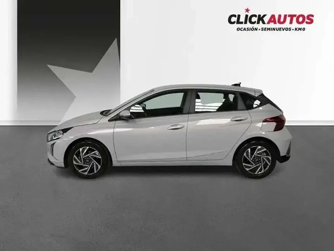 Usado Hyundai i20 101 CV (74 kW) 2025 Gris Utilitario