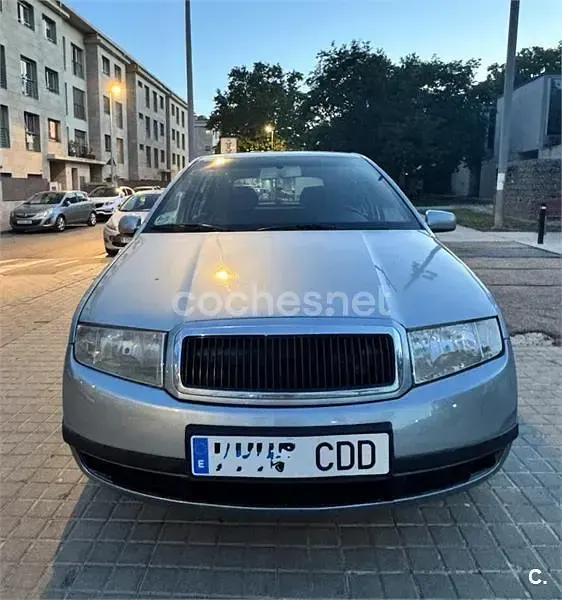 Usado Skoda Fabia Comfort 60 CV (44 kW) 2003 Azul Berlina