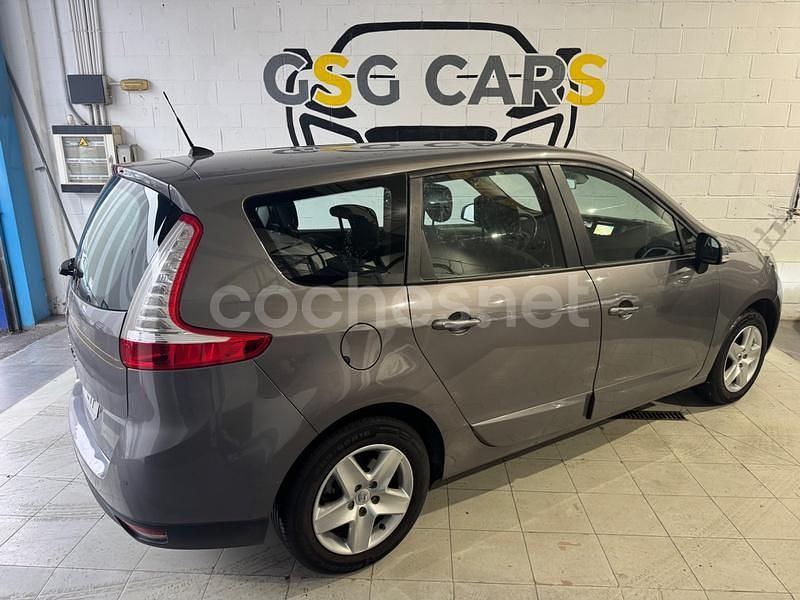 Usado Renault Grand Scénic III Expression 115 CV (84 kW) 2013 Gris / plata Monovolumen