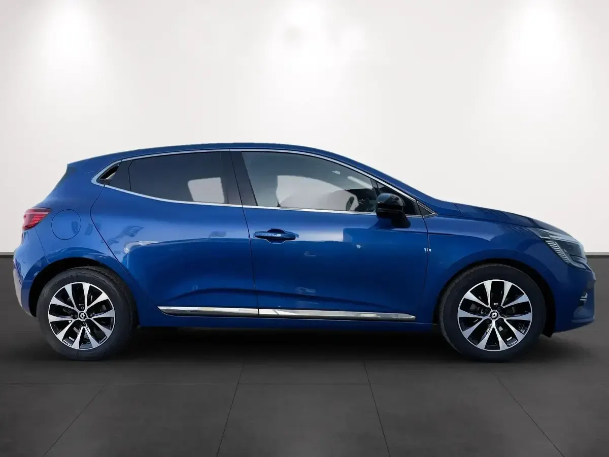 Usado Renault Clio Techno 90 CV (66 kW) 2023 Azul Utilitario