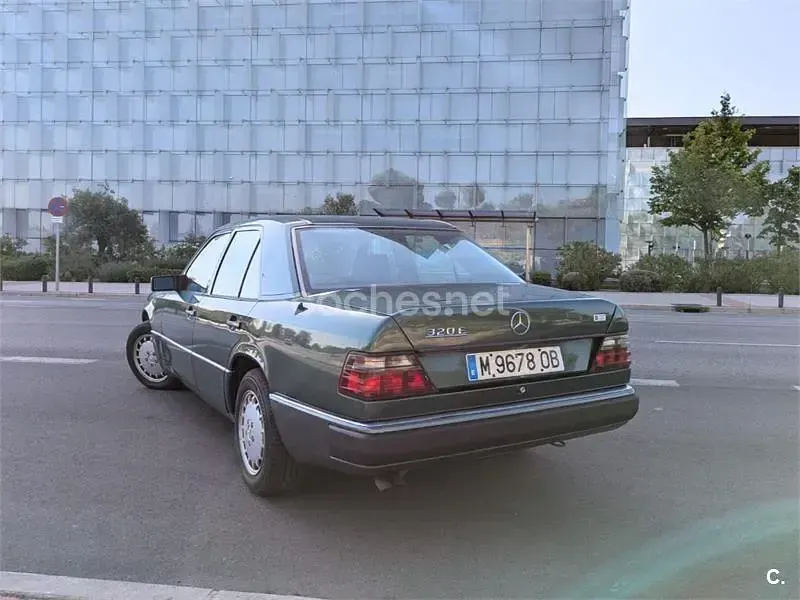 Usado Mercedes E320 220 CV (161 kW) 1993 Verde Berlina