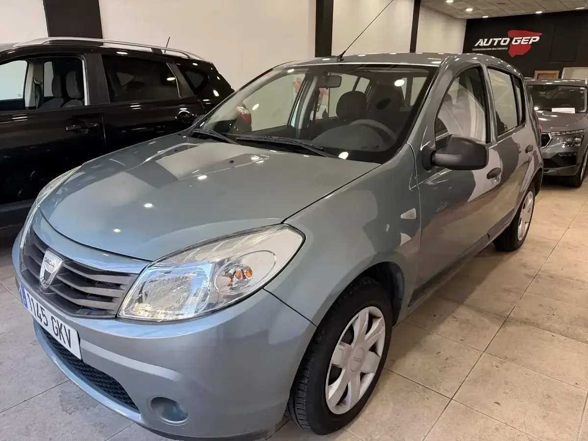Käytetty Dacia Sandero Ambiance 75 HP (55 kW) 2009 Viistoperä