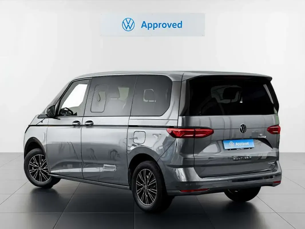 Usado VW Multivan Life 218 CV (160 kW) 2024 Gris Monovolumen