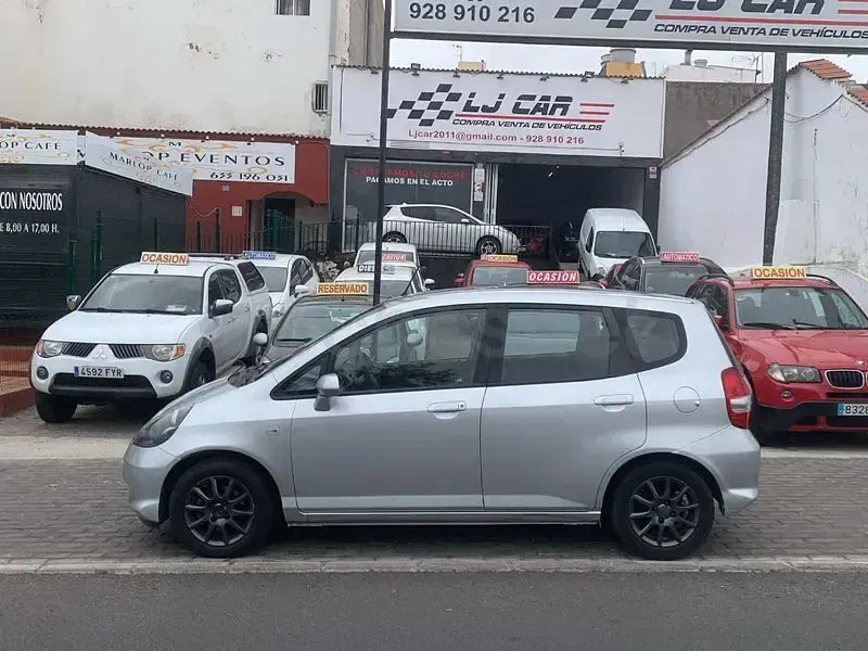 Usado Honda Jazz 78 CV (57 kW) 2008 Gris / plata Utilitario