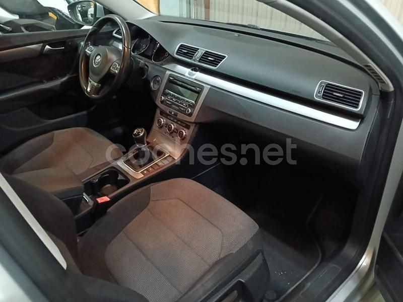 Usado VW Passat Advance 140 CV (102 kW) 2013 Gris / plata Familiar