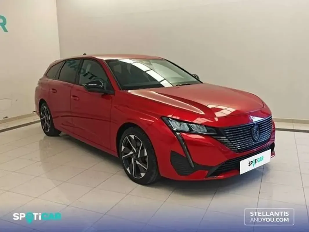 Usado Peugeot 308 SW Allure 131 CV (96 kW) 2024 Rojo Familiar