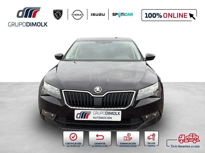 Usado Skoda Superb Style 150 HP (110 kW) 2018 Preto Carrinha