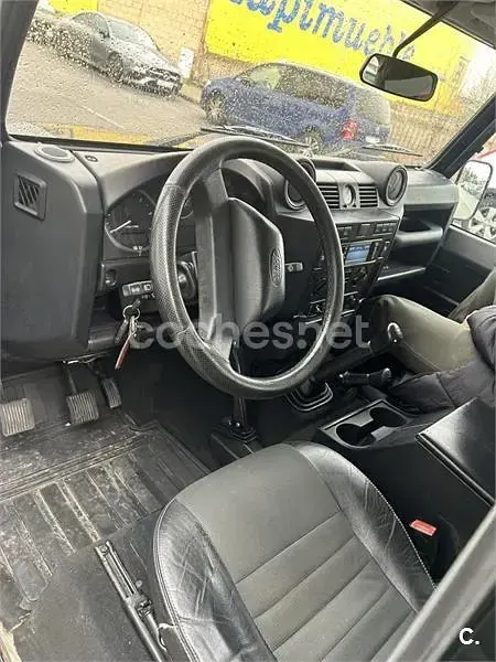 Usado Land Rover Defender SE 122 CV (89 kW) 2010 Negro Familiar