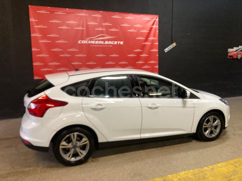 Usado Ford Focus Sport 115 CV (84 kW) 2014 Blanco Berlina
