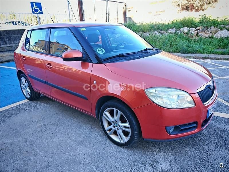 Usado Skoda Fabia 70 CV (51 kW) 2008 Naranja Berlina