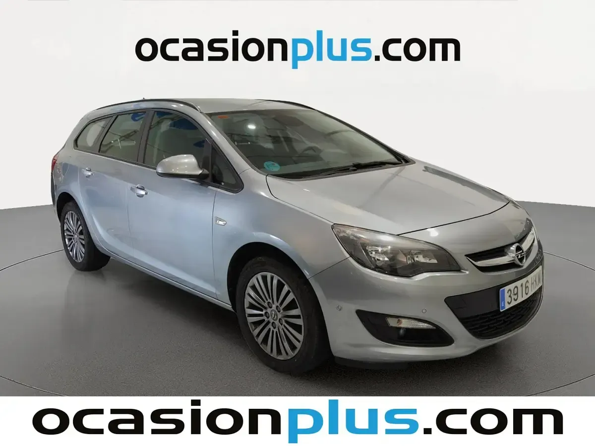 Usado Opel Astra Excellence 110 CV (80 kW) 2014 Gris plata Familiar