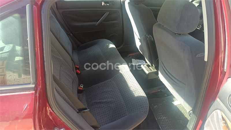 Usado VW Passat 90 CV (66 kW) 1997 Granate Berlina